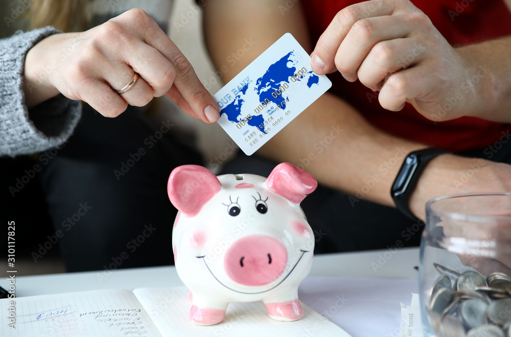 Россияне предпочитают депозиты и кредитные карты с льготным периодом - ЦБ.